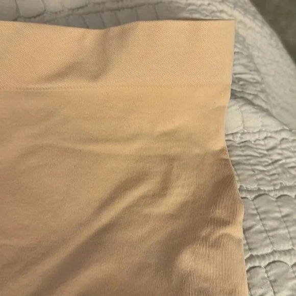 *Final Price* SKIMS Sculpting Mid Waist Brief Shapewear Size S/M NWOT Clay/Sand - Picture 2 of 5